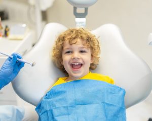 Cum pregătești copilul pentru controlul stomatologic
