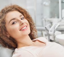 Cum estetica dentară îmbunătățește viața și încrederea în sine