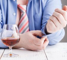 Alcoolul și cancerul la sân: Prevenție esențială